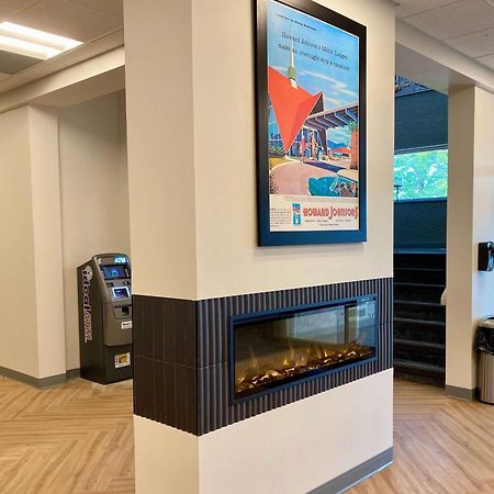 Howard Johnson By Wyndham Winnipeg West Ngoại thất bức ảnh