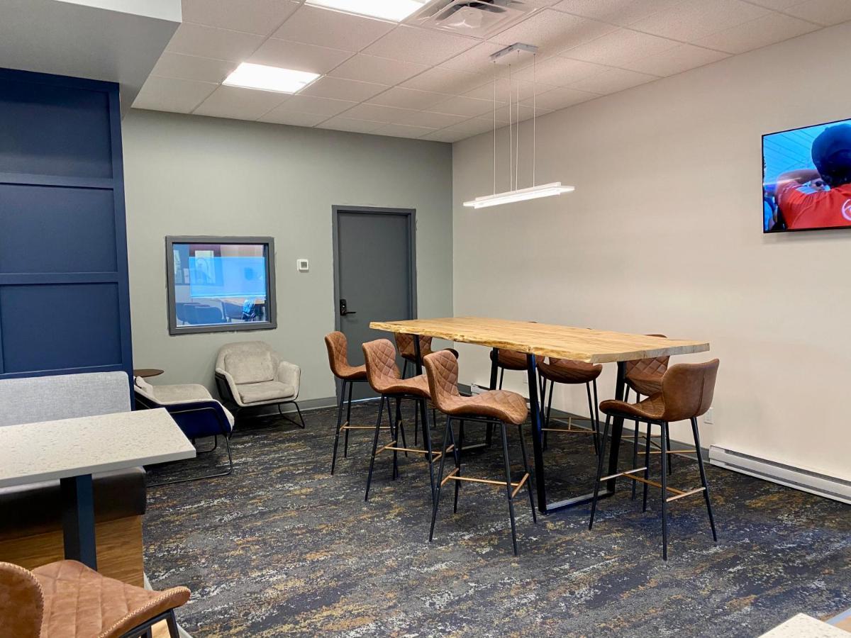 Howard Johnson By Wyndham Winnipeg West Ngoại thất bức ảnh