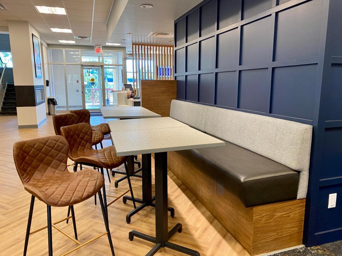 Howard Johnson By Wyndham Winnipeg West Ngoại thất bức ảnh