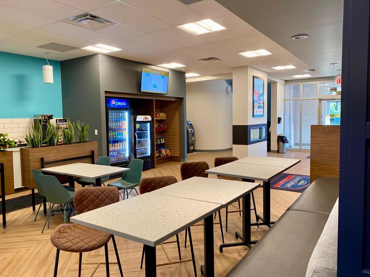 Howard Johnson By Wyndham Winnipeg West Ngoại thất bức ảnh