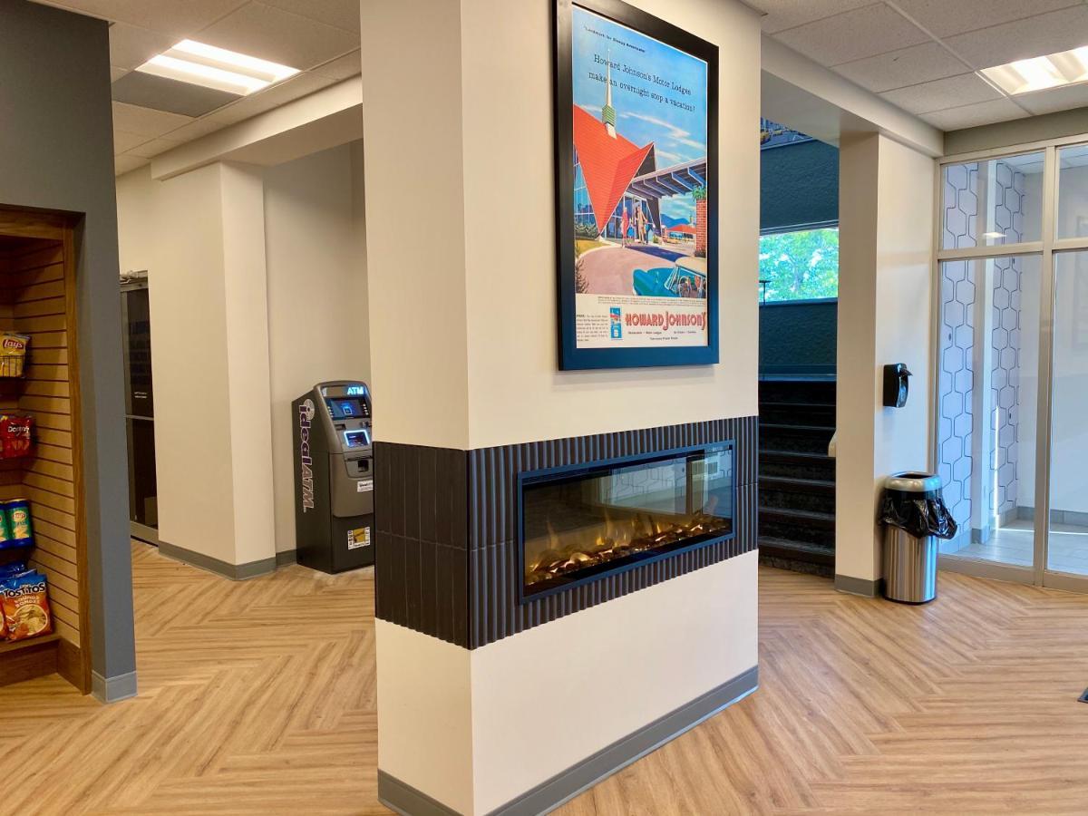 Howard Johnson By Wyndham Winnipeg West Ngoại thất bức ảnh