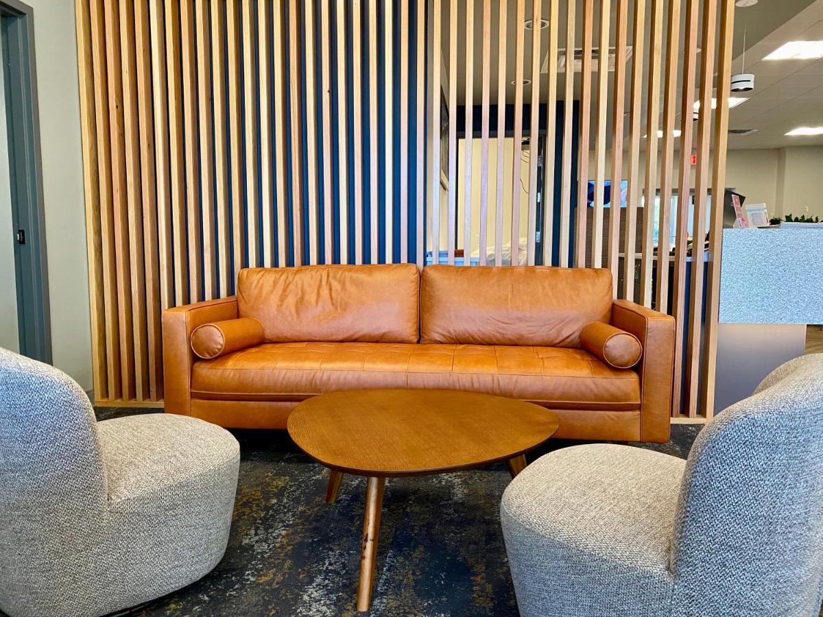 Howard Johnson By Wyndham Winnipeg West Ngoại thất bức ảnh