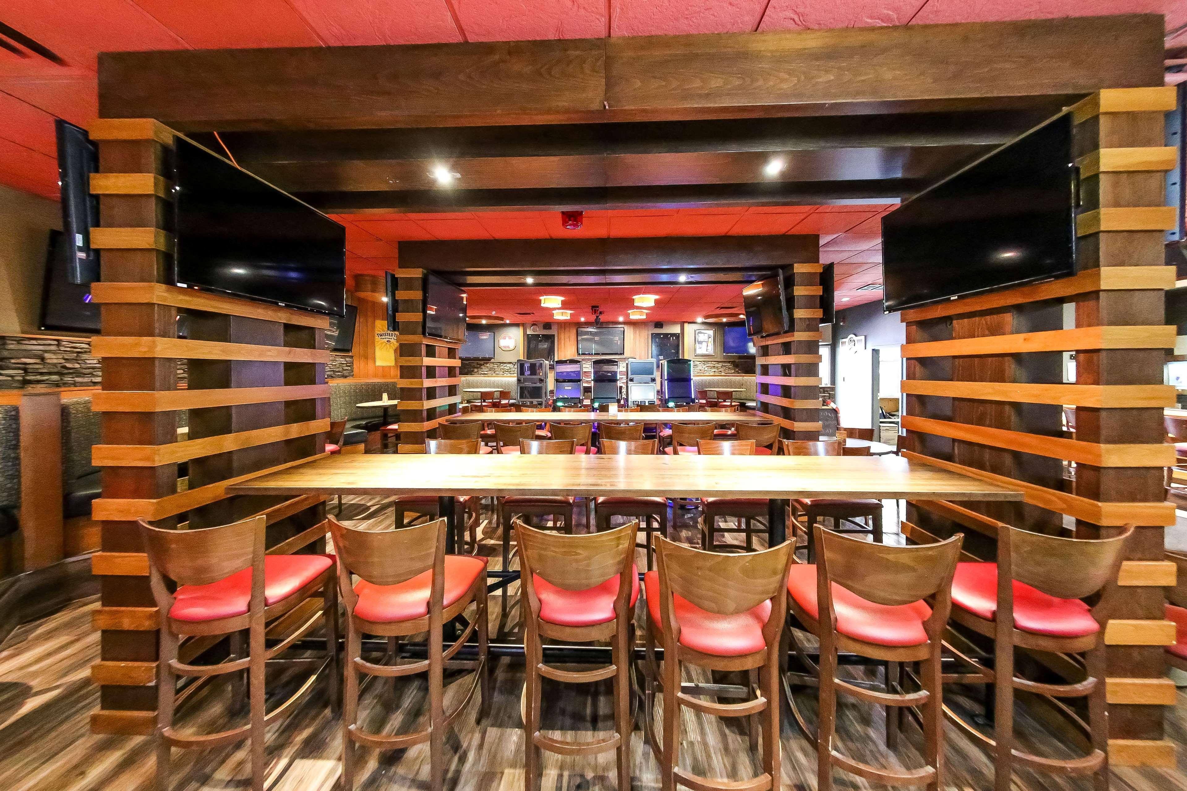 Howard Johnson By Wyndham Winnipeg West Ngoại thất bức ảnh