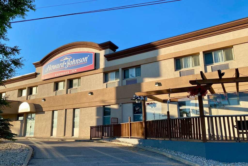 Howard Johnson By Wyndham Winnipeg West Ngoại thất bức ảnh