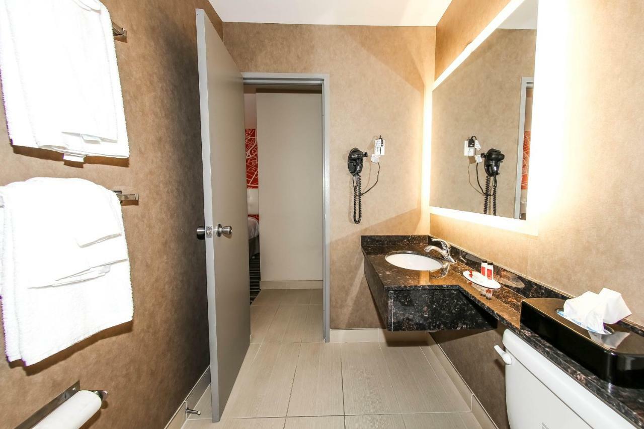 Howard Johnson By Wyndham Winnipeg West Ngoại thất bức ảnh