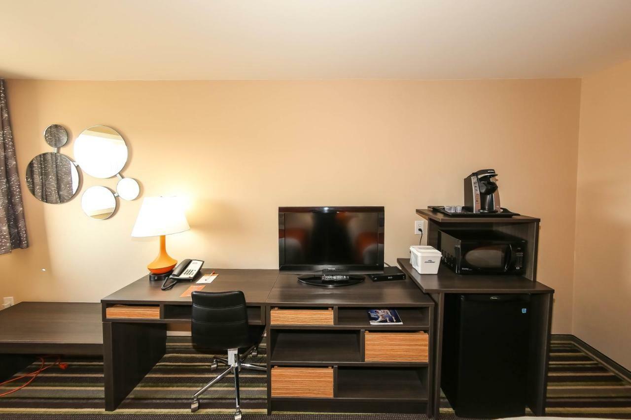 Howard Johnson By Wyndham Winnipeg West Ngoại thất bức ảnh