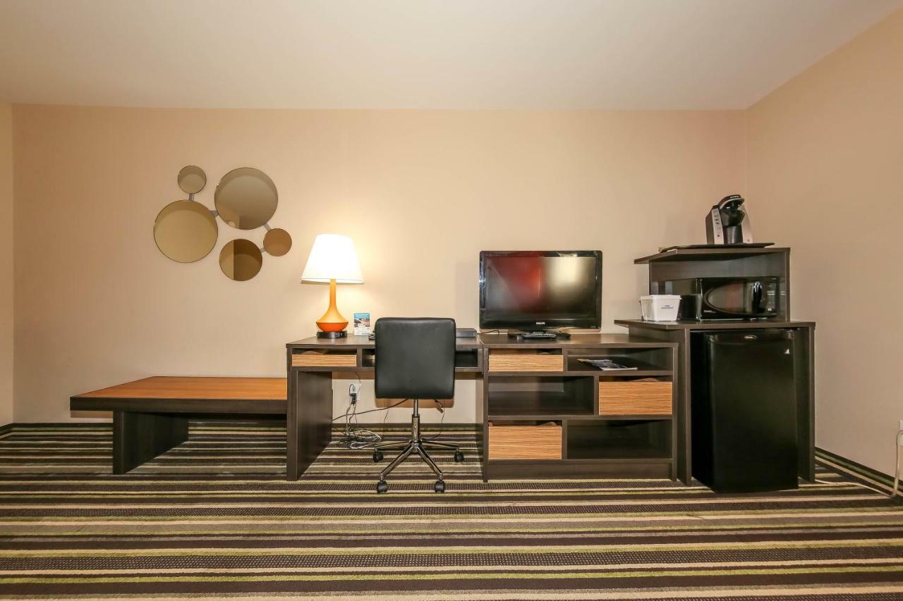 Howard Johnson By Wyndham Winnipeg West Ngoại thất bức ảnh